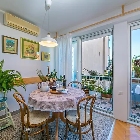 Aart Apartment